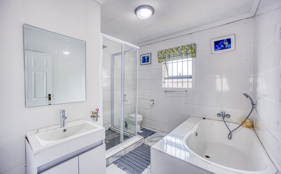4 Bedroom Property for Sale in Beacon Bay Eastern Cape